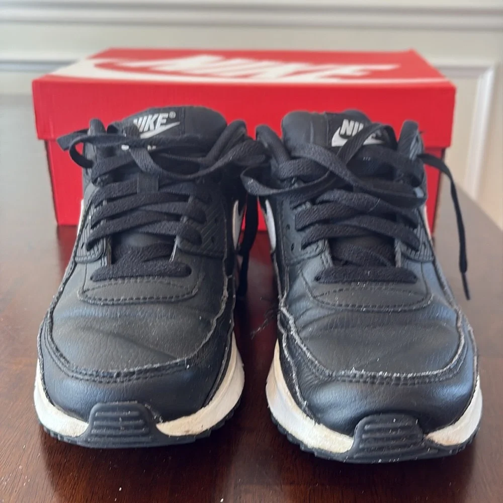 Black Air Max 90s. Some signs of wear, but lots of life and super stylish. - Picture 2 of 6